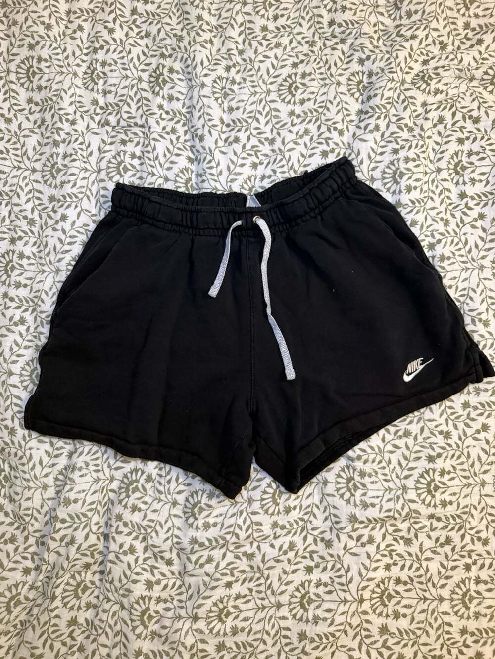 Nike Women's Sportswear Club Fleece Mid-Rise Shorts Size M Black